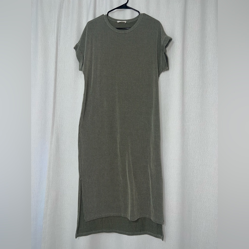 Entro Green Ribbed Midi Dress
